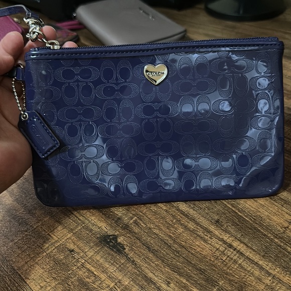 Coach - Picture 2 of 4